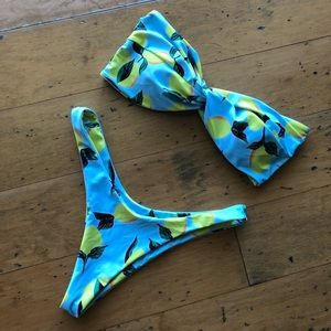 Lemon print bandeau cheeky bikin